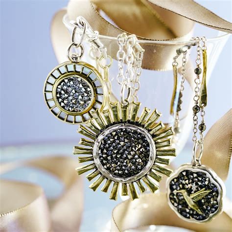 Joyful Messenger Pendant - Waxing Poetic