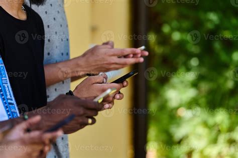 Mobile Phone Multiple Users 的图像结果