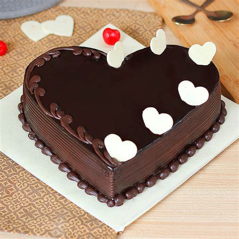 Send 1 Kg love chocolate cake Online | GoGift