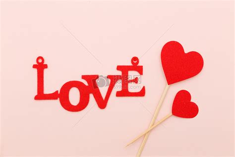 平铺的love字母高清图片下载-正版图片500256257-摄图网