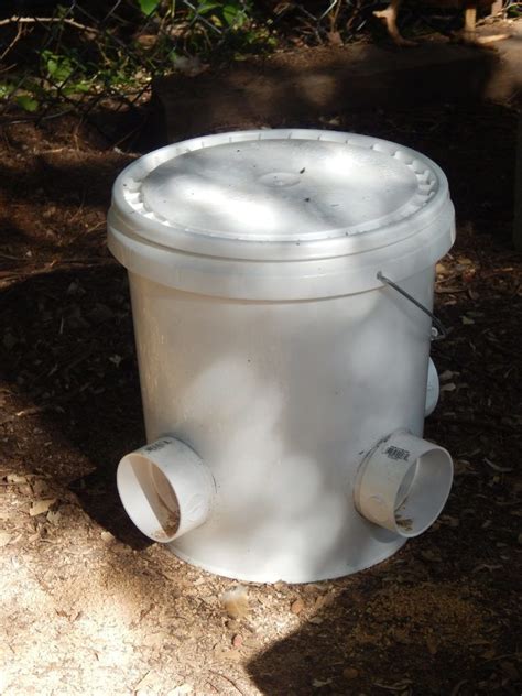 diy 5 gallon bucket chicken feeder