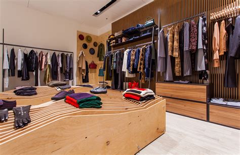 Corner Store Interior 的图像结果