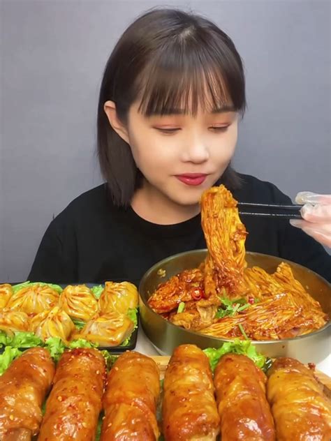 Mukbang Eating Chicken 的图像结果