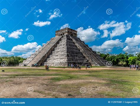 El Castillo in Chichen Itza, Mexico Editorial Photo - Image of ruins ...