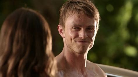 ausCAPS: Wilson Bethel shirtless in Hart Of Dixie 2-01 "I Fall To Pieces"