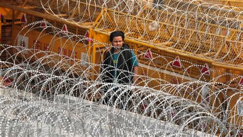 Farmers protest Highlights: Barbed wires at border, tear gas shell ...