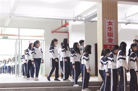 这20个潮汕学校校服最好看！有你的学校吗？_汕头
