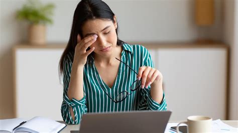 Eye Strain: How To Relieve Symptoms (5 Steps) | Yesglasses - how to relieve eye strain