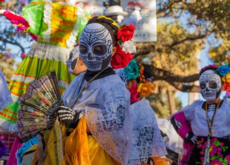 Mexican Culture & Traditions: What to Know Before You Go | Celebrity ...
