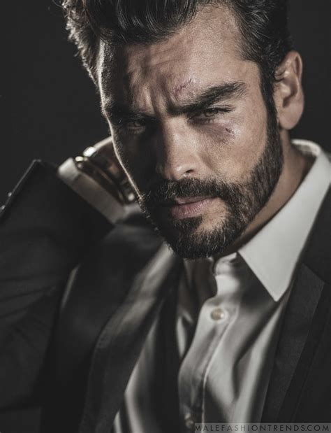 Gonzalo García Vivanco personifica la elegancia para ZERO Magazine