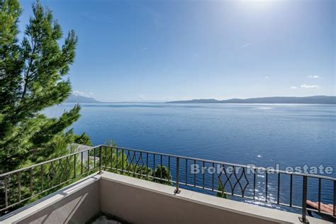 Chorwacja, Omiš- Dom apartamentowy w pierwszym rzędzie do morza