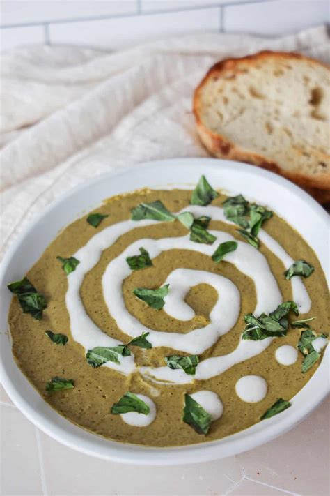 healthy broccoli soup - danishealthyeats.com