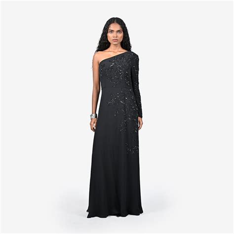 Off shoulder hand-embroidered gown – HUEMN