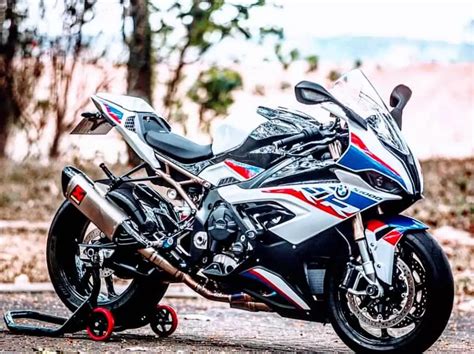 BMW S1000RR Review 2019 | Features | Different Models | Price In India