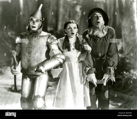 Dorothy wizard of oz hi-res stock photography and images - Alamy