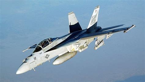 图文：全挂载的美海军F/A-18F超级大黄蜂战机_新浪军事_新浪网