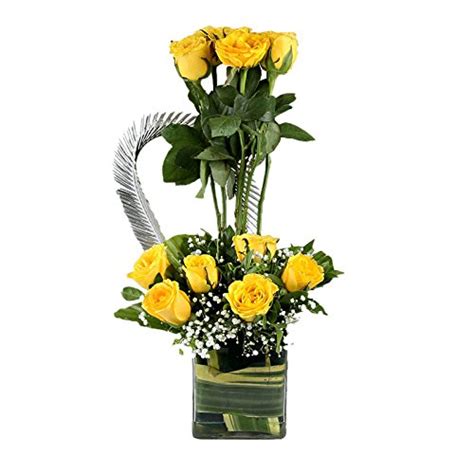 IGP Ten Yellow Roses Arranged in Glass Vase (Bunch of 10) : Amazon.in ...