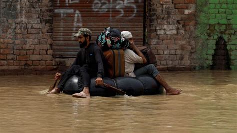 Flood in Pakistan: पाकिस्तान में फैली संक्रामक बीमारियों से नौ की मौत ...