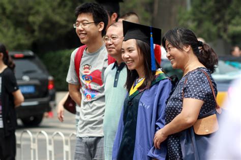 清华大学举办户外毕业典礼，七千余名研究生告别-搜狐大视野-搜狐新闻