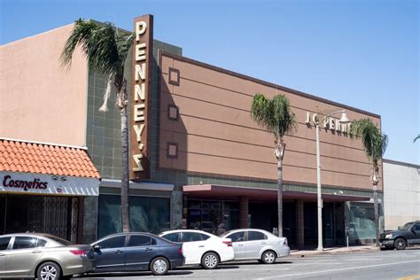 San Fernando’s former JC Penney building sits abandoned, in a downtown ...