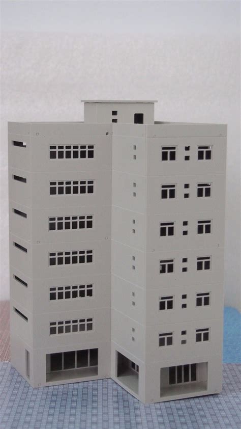 Modern Large Business Building / Office N Scale 1:160 Outland Models R