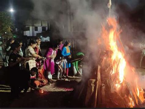 Holi was lit after the puja-ritual with drumming, the citizens are ...