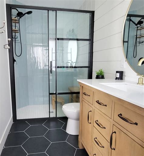 30 Beautiful Black Hexagonal Tile Bathroom Ideas For A Modern Oasis ...