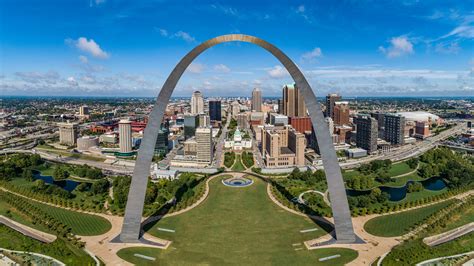 Uncover the Sights and Stories of the St Louis Arch