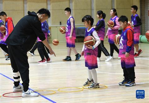 宁夏银川：为抗疫人员子女免费赠送篮球课-宁夏新闻网
