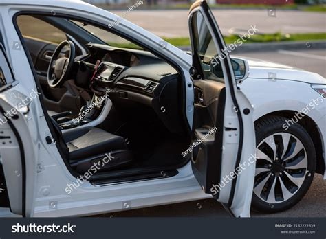 4,795 Open Passenger Car Door Images, Stock Photos & Vectors | Shutterstock