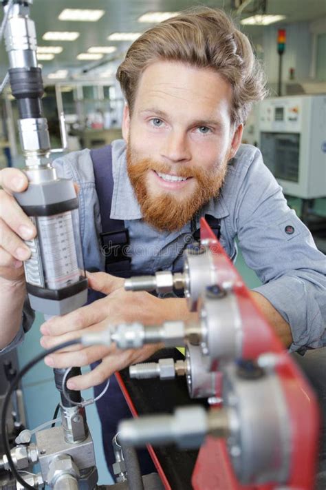 The Machine Operator Peeping Another Machine Operator Working 的图像结果