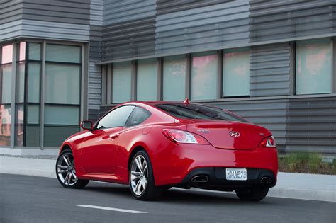 Hyundai Genesis Coupe 3.8 R-Spec (2011) - picture 7 of 14