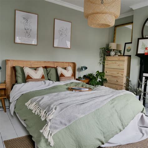 Modern Sage Green Bedroom Ideas - markanthonystudios.net