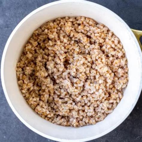 How to Cook Farro (Quick Tips) - Momsdish