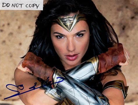 Gal Gadot HOT Wonder Woman Autographed Hand Signed Photo w/COA RARE ...