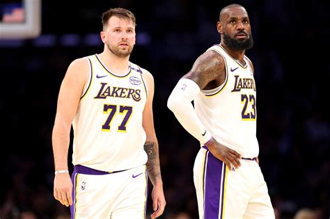 LeBron James Says Foot Injury Is 'an Everyday Thing' After Return to Lakers