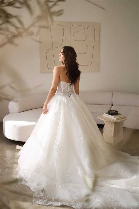 Sparkling Designer Princess Corset Ballgown Wedding Dress with Long Train