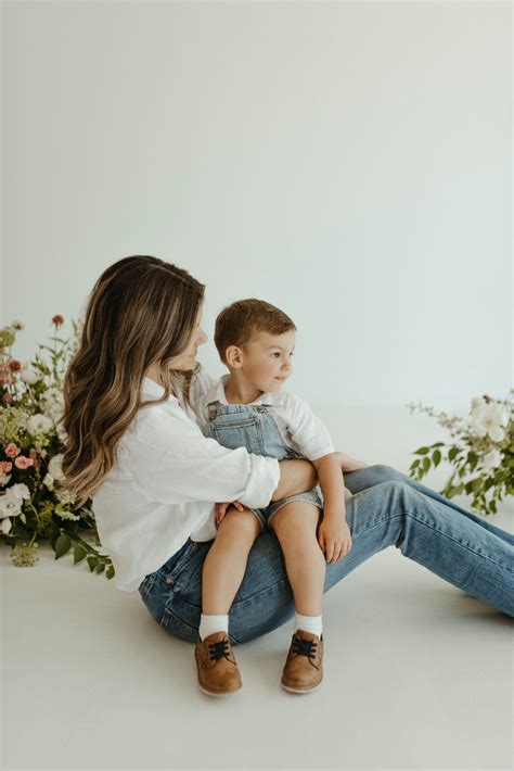 Bay Area Studio Motherhood Session in 2025 | Mommy and me photo shoot, Baby photoshoot, Mommy ...