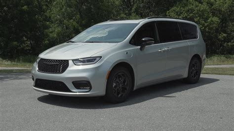 2024 Chrysler Pacifica PHEV - Road Tests MotorWeek