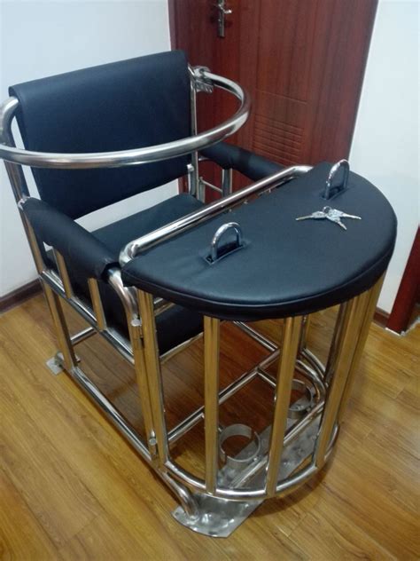 软包笼型不锈钢审讯椅（38管）_产品展示_审讯椅-安阳市文峰区安防器材厂