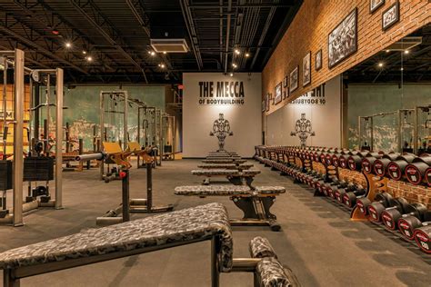 Gold’s Gym returns to Houston with new look drawing on iconic gym’s history
