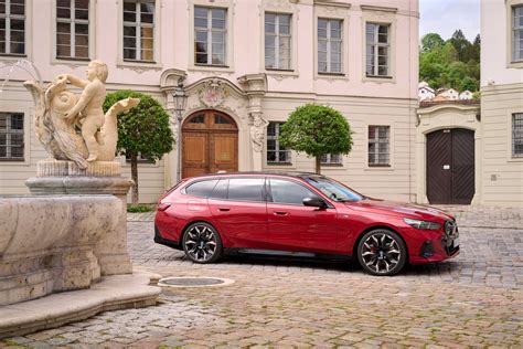 The new BMW i5 M60 xDrive Touring - Still shot (05/2024).