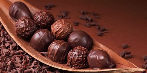 manfaat makan coklat almond