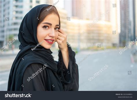 Saudi Arabian Women Traditional Arabic Clothes.: Over 6,669 Royalty ...