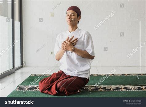 650 Men Sitting On Knee Traditionals Images, Stock Photos & Vectors ...