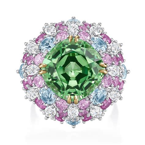 『珠宝』Harry Winston 推出 Ultimate Emerald Signature 高级珠宝腕表：夏日之蓝 | iDaily ...