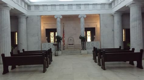 Acacia Park Cemetery and Mausoleum in Norwood Park Township, Illinois ...