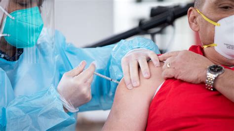 COVID vaccine appointments: CVS adds vaccination to six more states - benefits of getting a covid 19 vaccine halaman 120