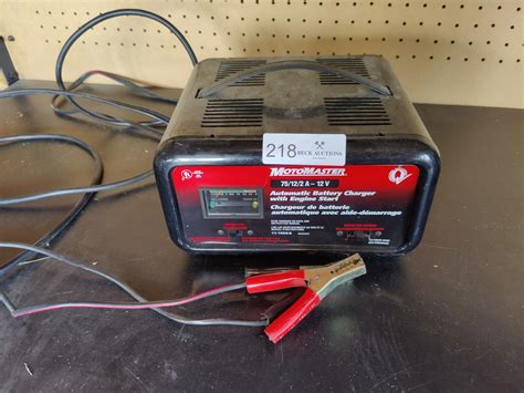 MotoMaster 75/12/2 A-12V Automatic Battery Charger with Engine Start