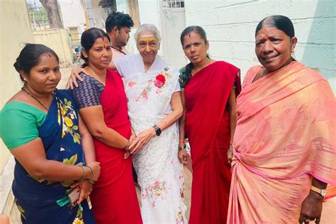 famous playback singer s. janaki who had the vision of nimishamba devi ...